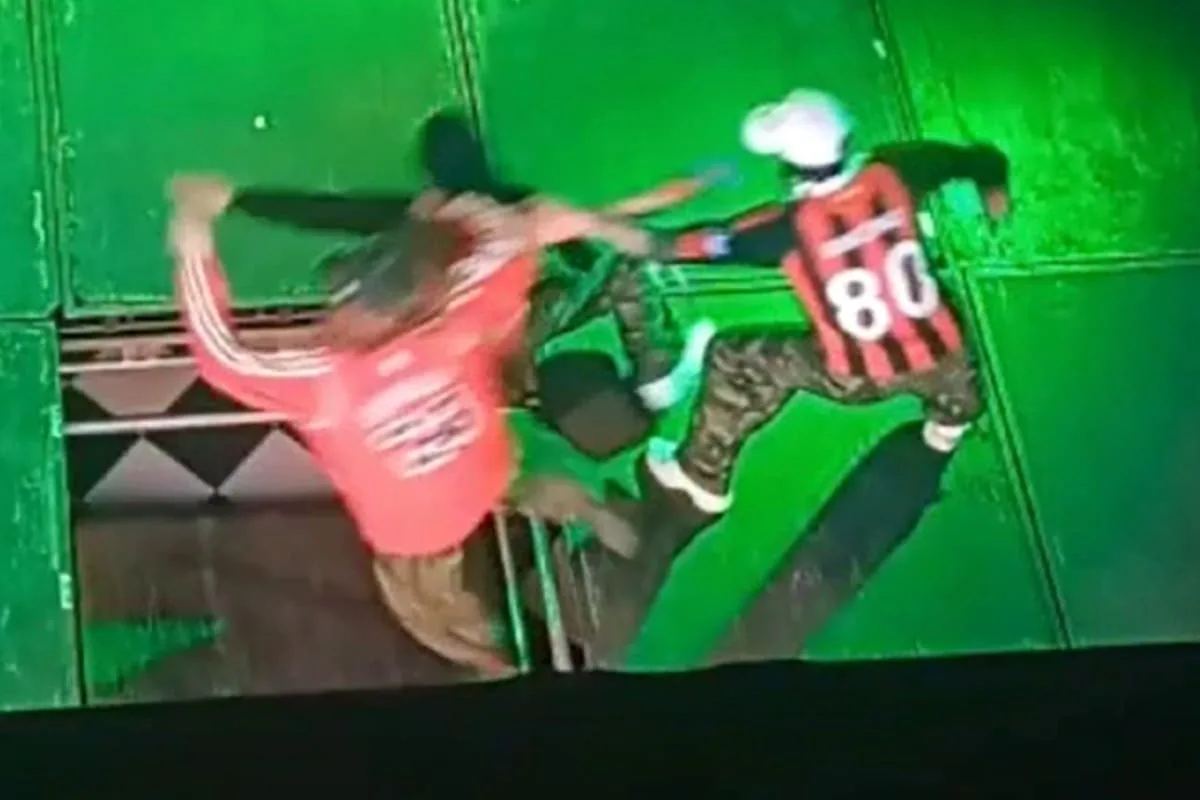 Dos bailarines cayeron de un escenario durante un concurso de K-pop en La Plata