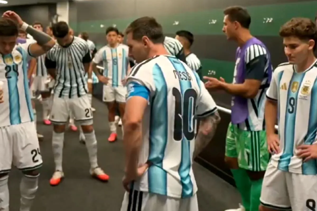 Messi arengó a Argentina en el túnel antes del segundo tiempo ante España