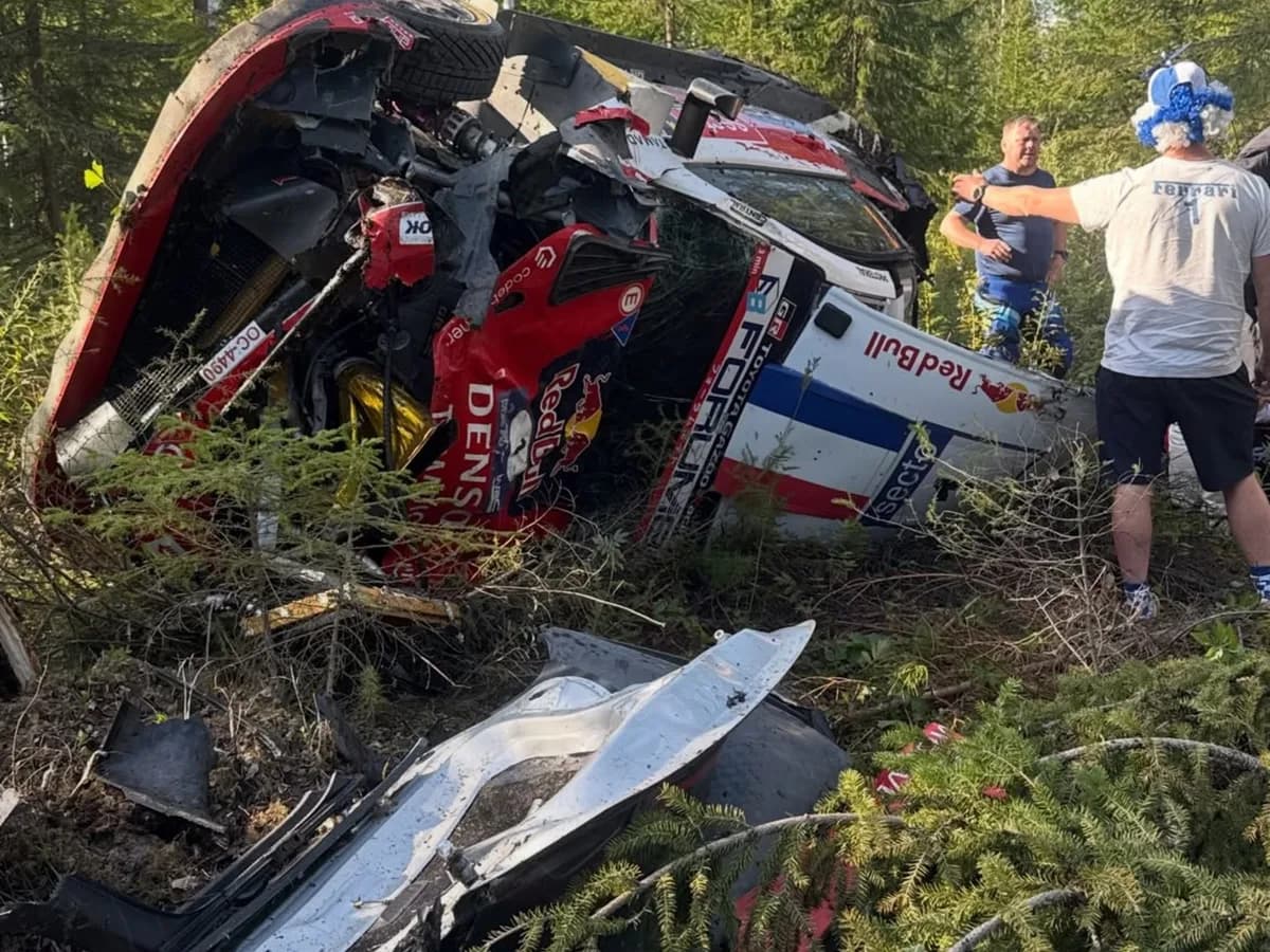Sébastien Ogier sufrió un brutal vuelco en el Rally de Finlandia y fue hospitalizado