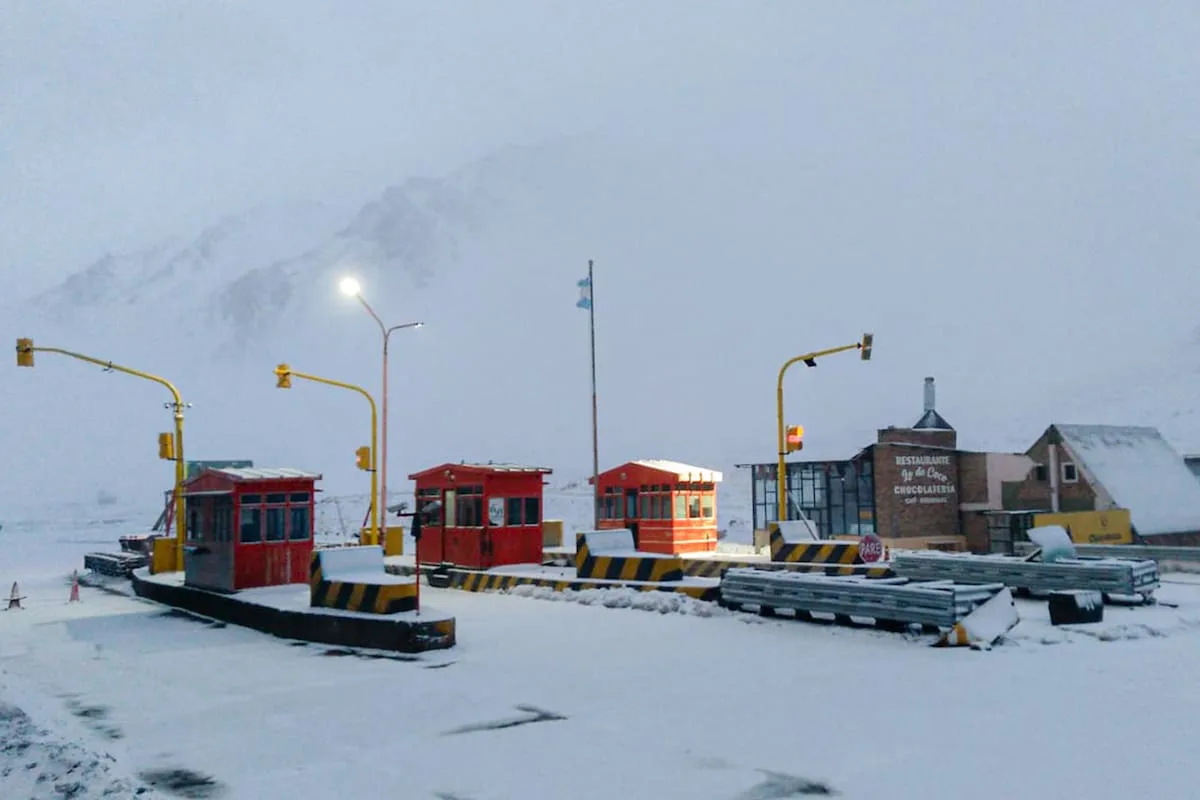 Temporal de nieve cierra el paso a Chile desde Mendoza hasta fin de mes
