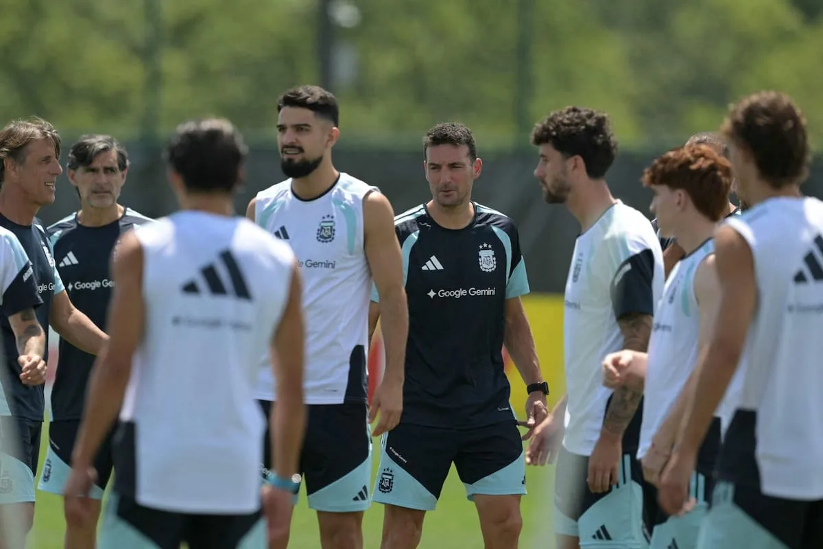 Scaloni planea rotar ante Jordania, pero titulares no quieren perder su lugar