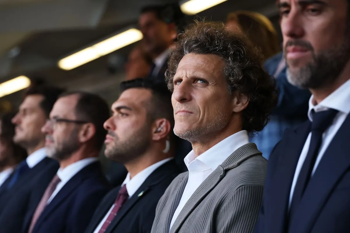Diego Forlán asume como nuevo entrenador de la selección de Uruguay tras la salida de Marcelo Bielsa