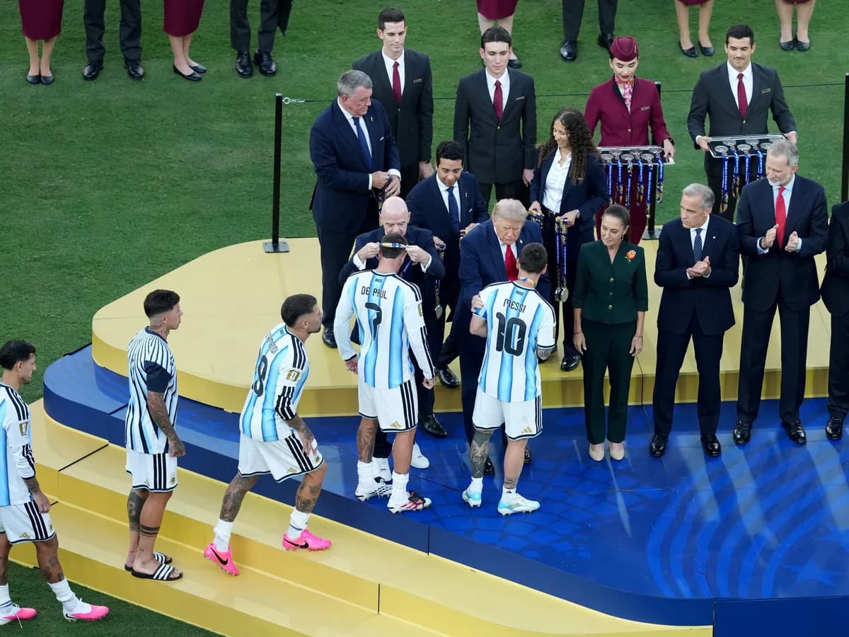 Cuti Romero evitó darle la mano a Donald Trump en la premiación del Mundial 2026