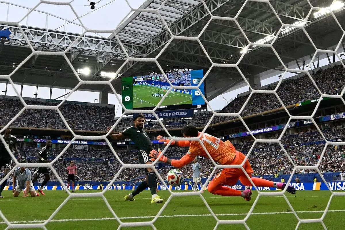 Fernando Muslera: del milagroso atajo a la decepcionante falla en Qatar