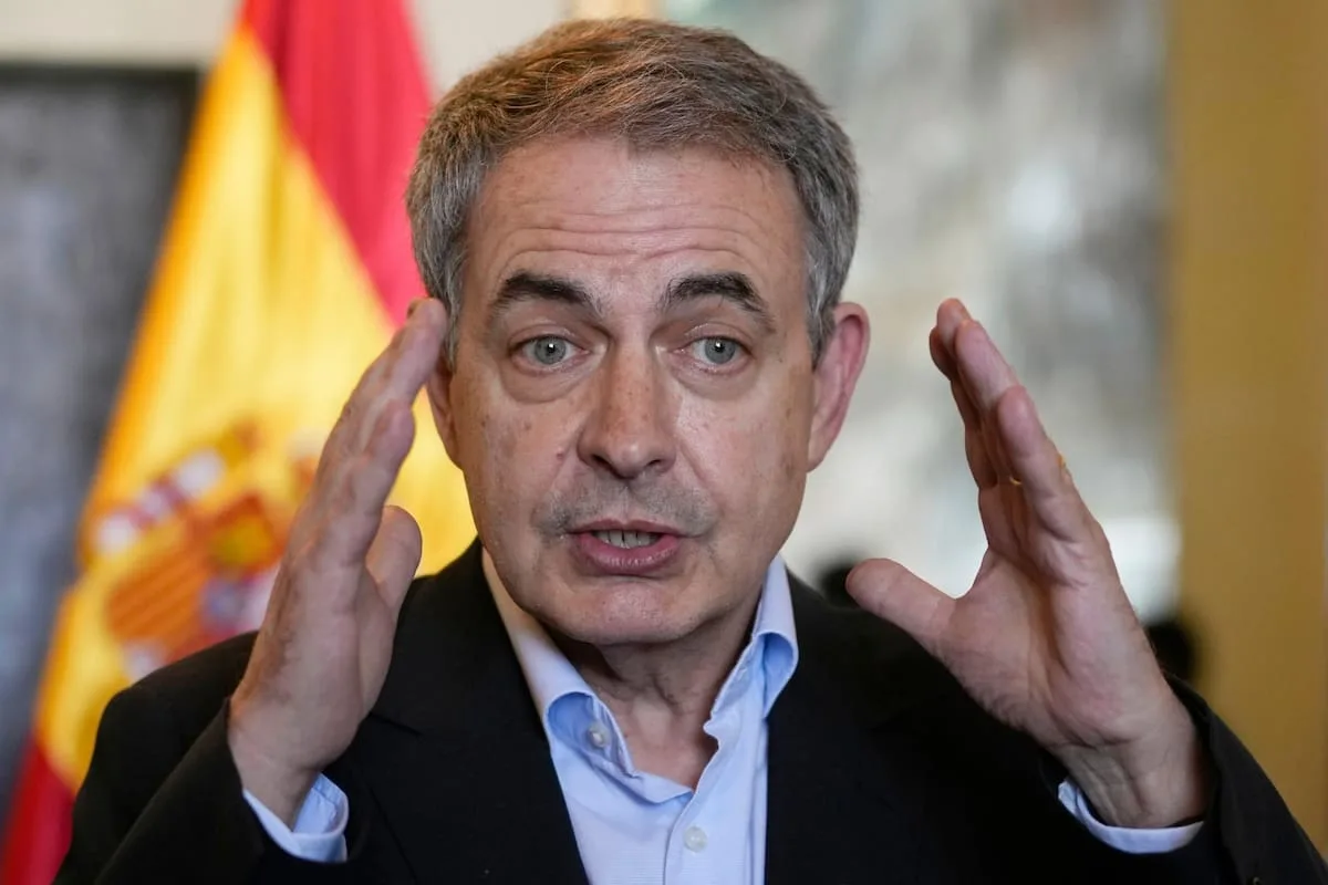 Un juez señala a Zapatero en la cúspide de la trama del rescate de Plus Ultra
