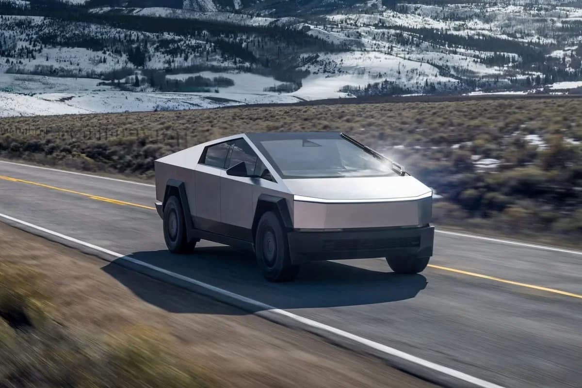 Un diputado libertario llegó al Congreso en una Tesla Cybertruck: cuánto cuesta y cómo se importa