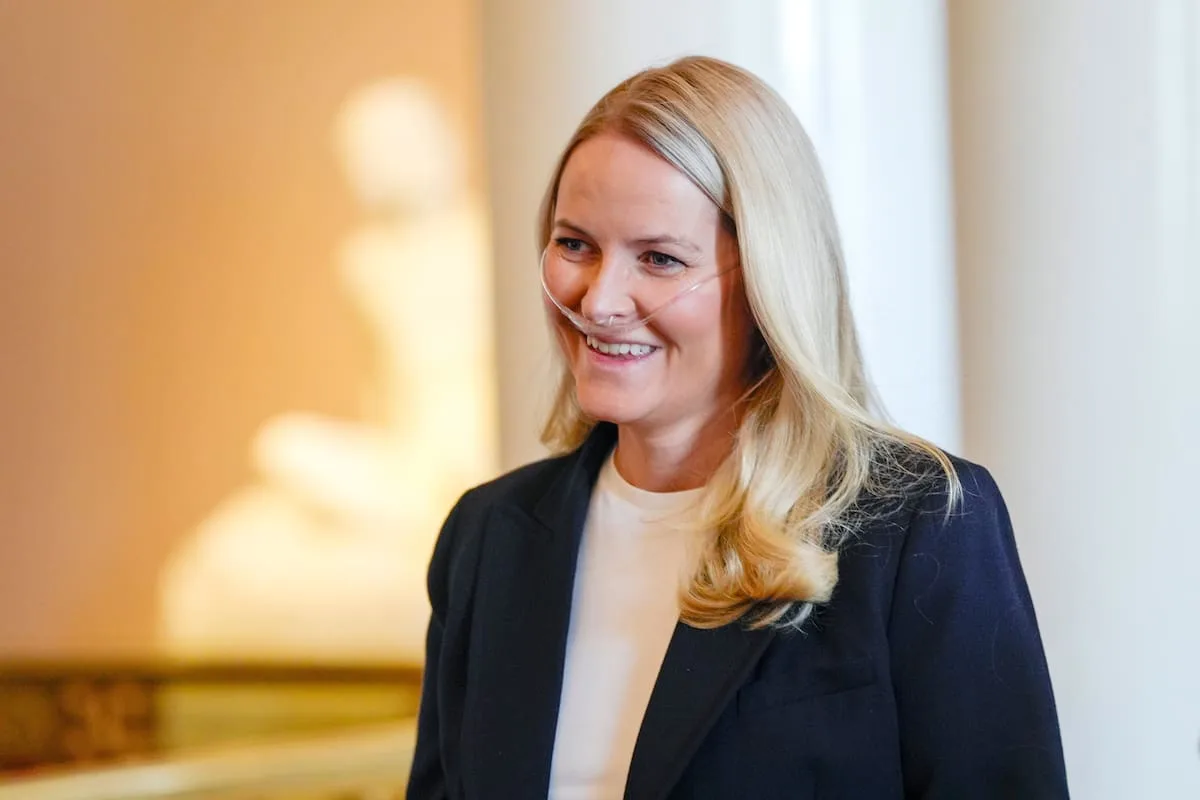 Princesa Mette-Marit enfrenta fibrosis pulmonar avanzada: reconfiguración de la Corona