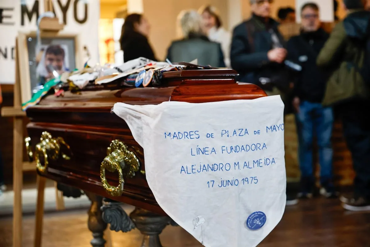 Despedida a Taty Almeida en velatorio de Madres de Plaza de Mayo Línea Fundadora