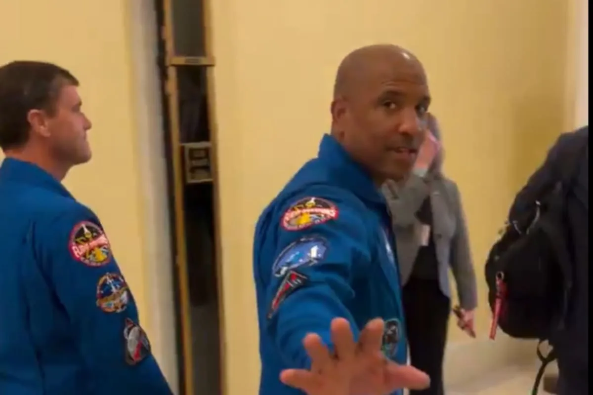 Un hombre acusó de mentirosos a los astronautas del Artemis II en el Capitolio