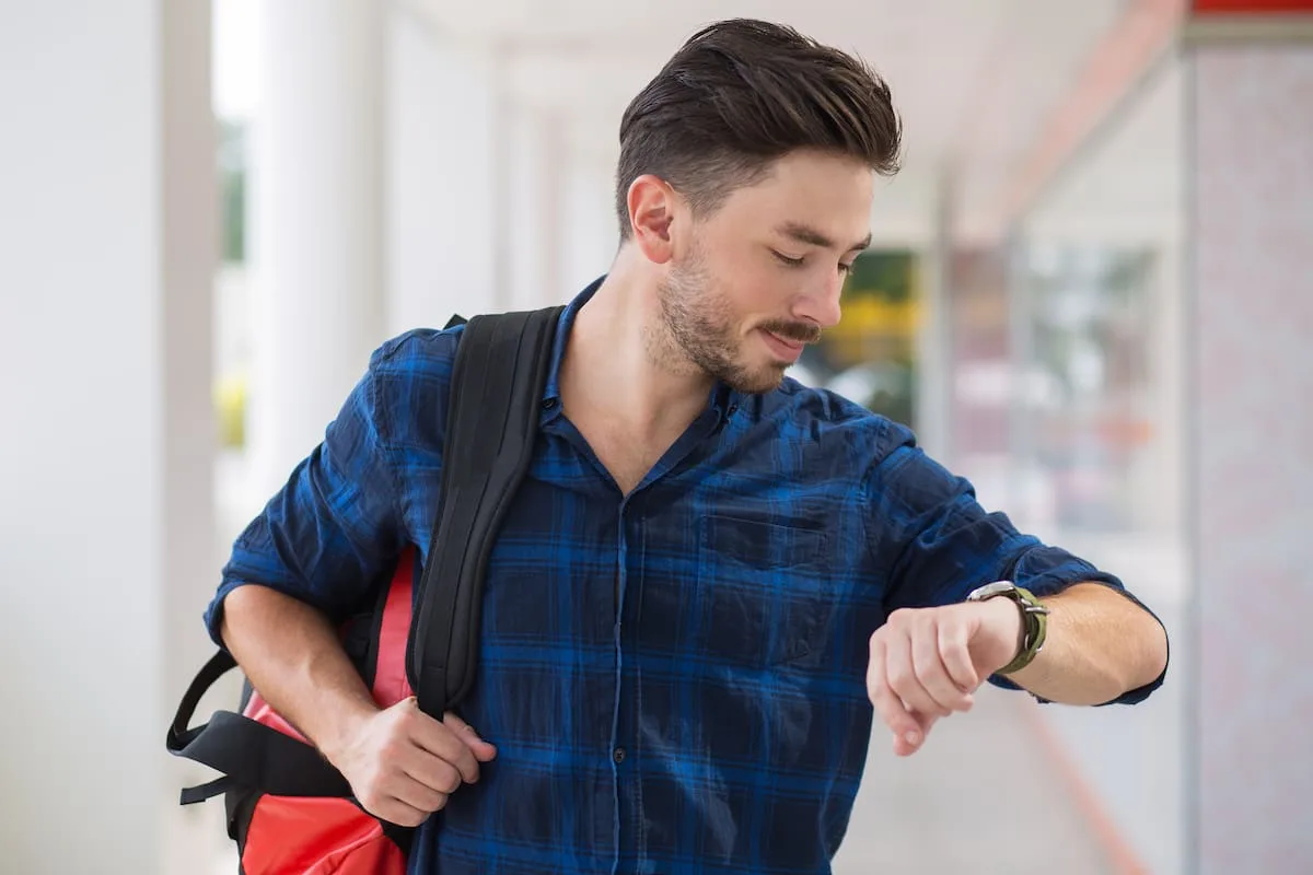 Llegar temprano a todo: qué revela la psicología sobre tu personalidad