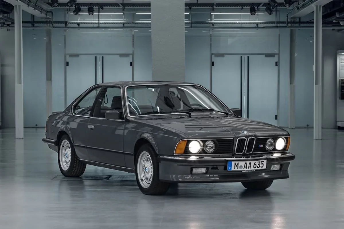 Jude Bellingham y el BMW clásico de los años 80 que eligió para su línea retro