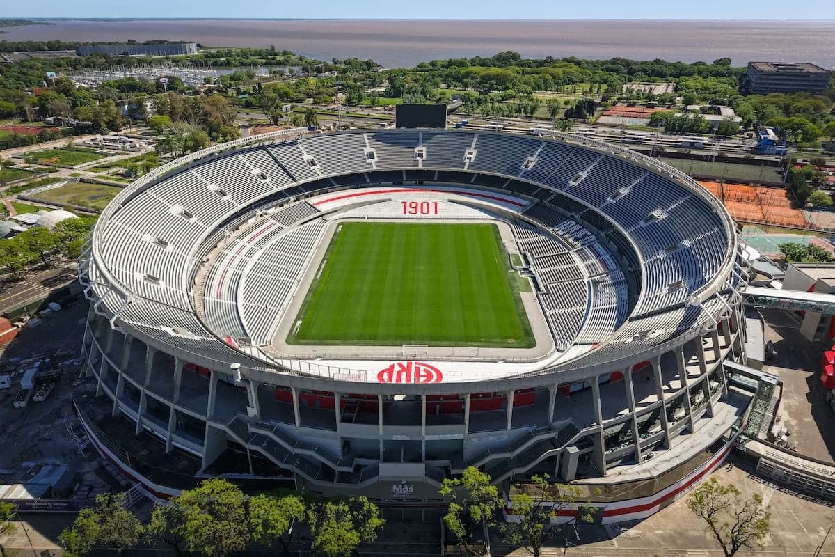 Dormir en el Monumental y patear penales con Montiel: cómo anotarse gratis