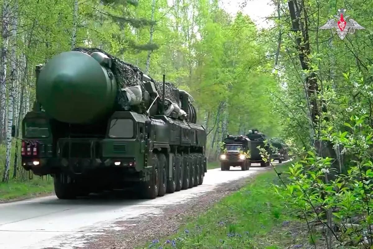 Rusia exhibe su arsenal nuclear mientras se agudiza el conflicto con EE.UU. por Cuba