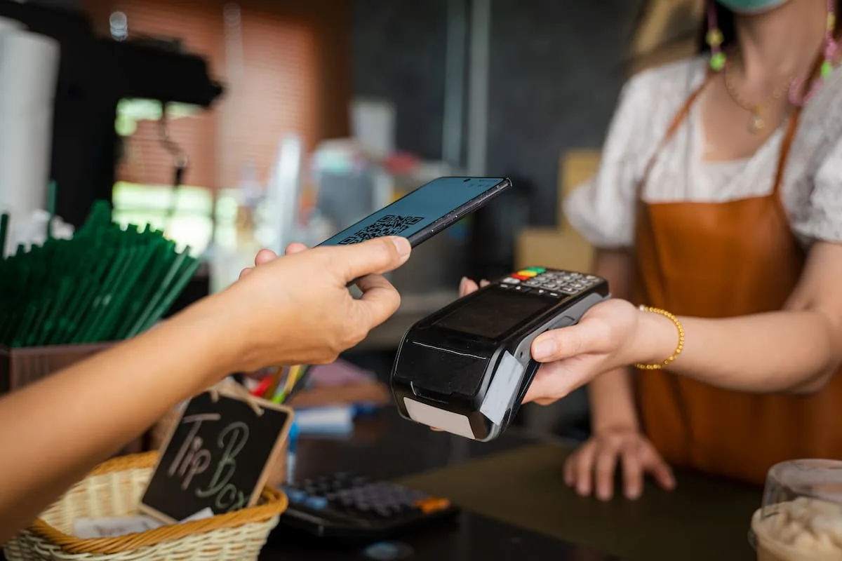 El efectivo toca mínimos históricos: cómo los argentinos se volcaron a pagos digitales