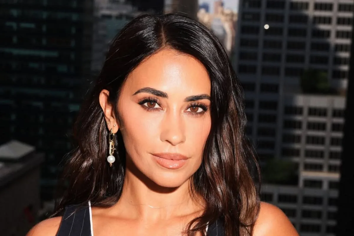 Antonela Roccuzzo deslumbró en Nueva York con un look ejecutivo de Louis Vuitton