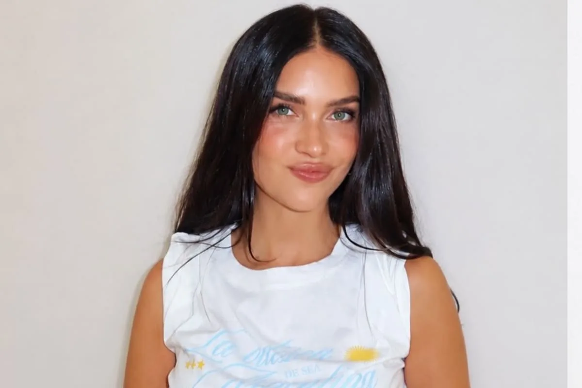 Zaira Nara presenta una colección de trajes de baño con símbolos patrios para el Mundial 2026