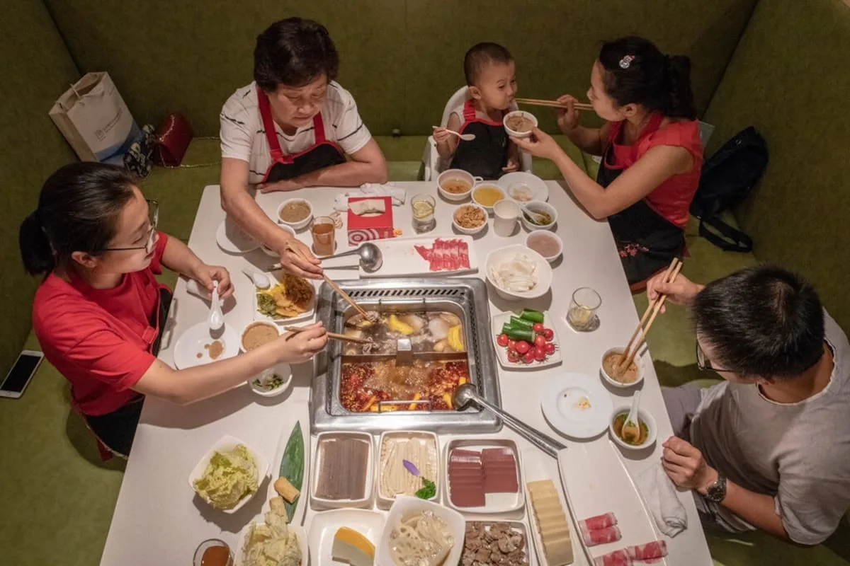 Una familia china construyó un edificio de 15 pisos para vivir cuatro generaciones juntas