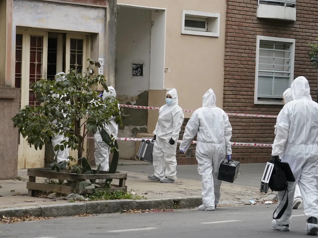 Crimen de Agostina Vega: allanamientos buscan ropa y una extremidad en casa de Barrelier