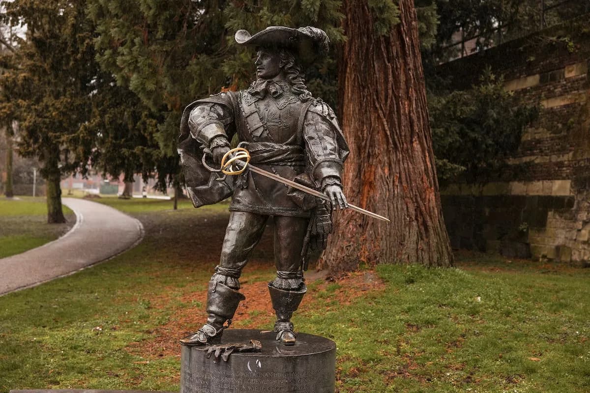 Hallaron restos humanos bajo una iglesia de Países Bajos que podrían ser de D'Artagnan