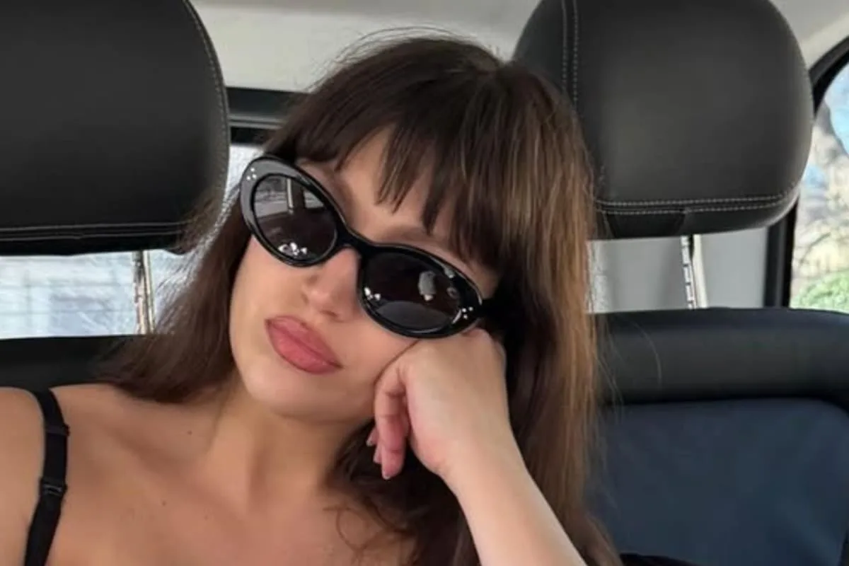 Úrsula Corberó reaparece con nuevo look en el recital de Bad Bunny en Barcelona