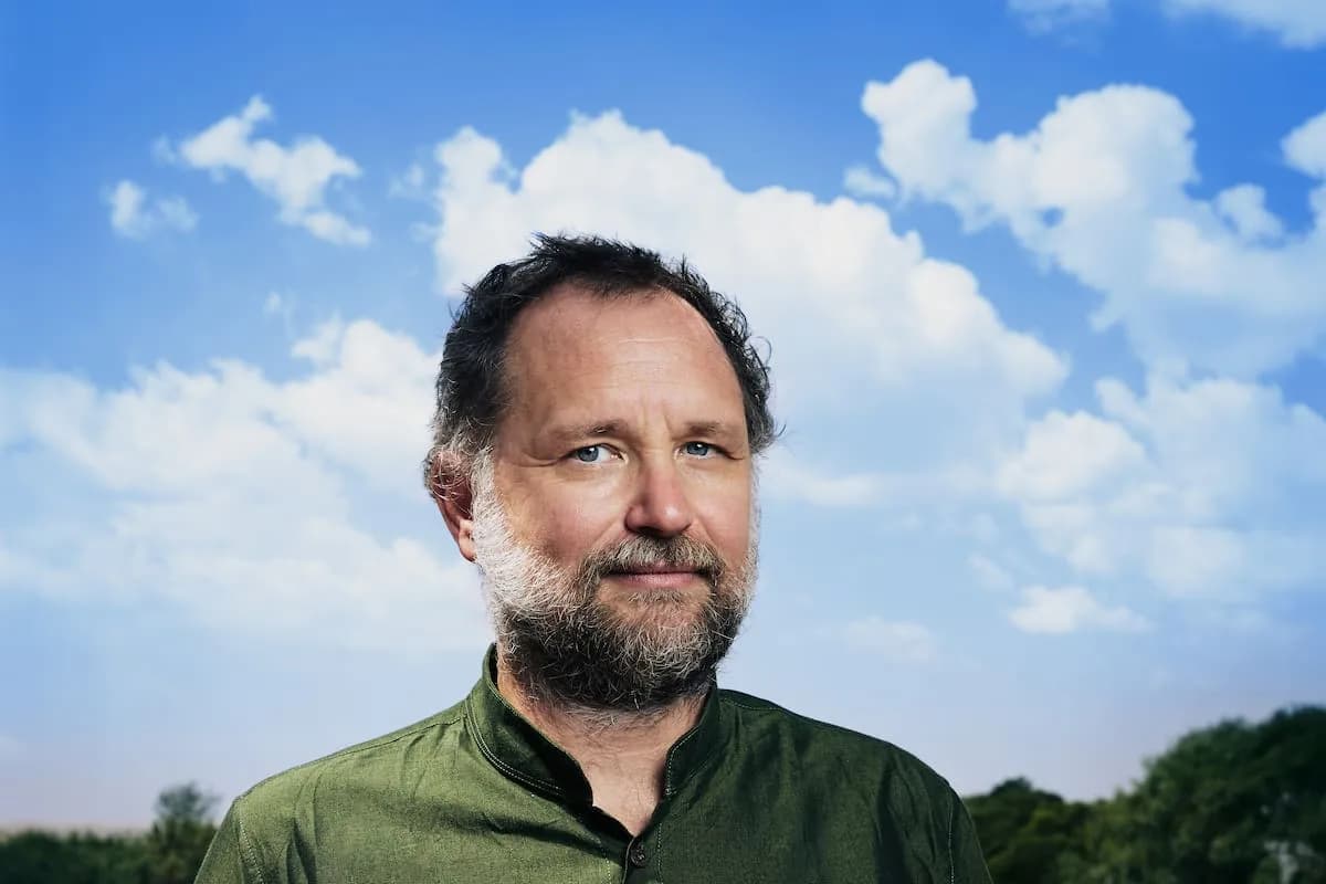 Tomás Saraceno: «Hay que reorientar para quién y con quién hacemos»