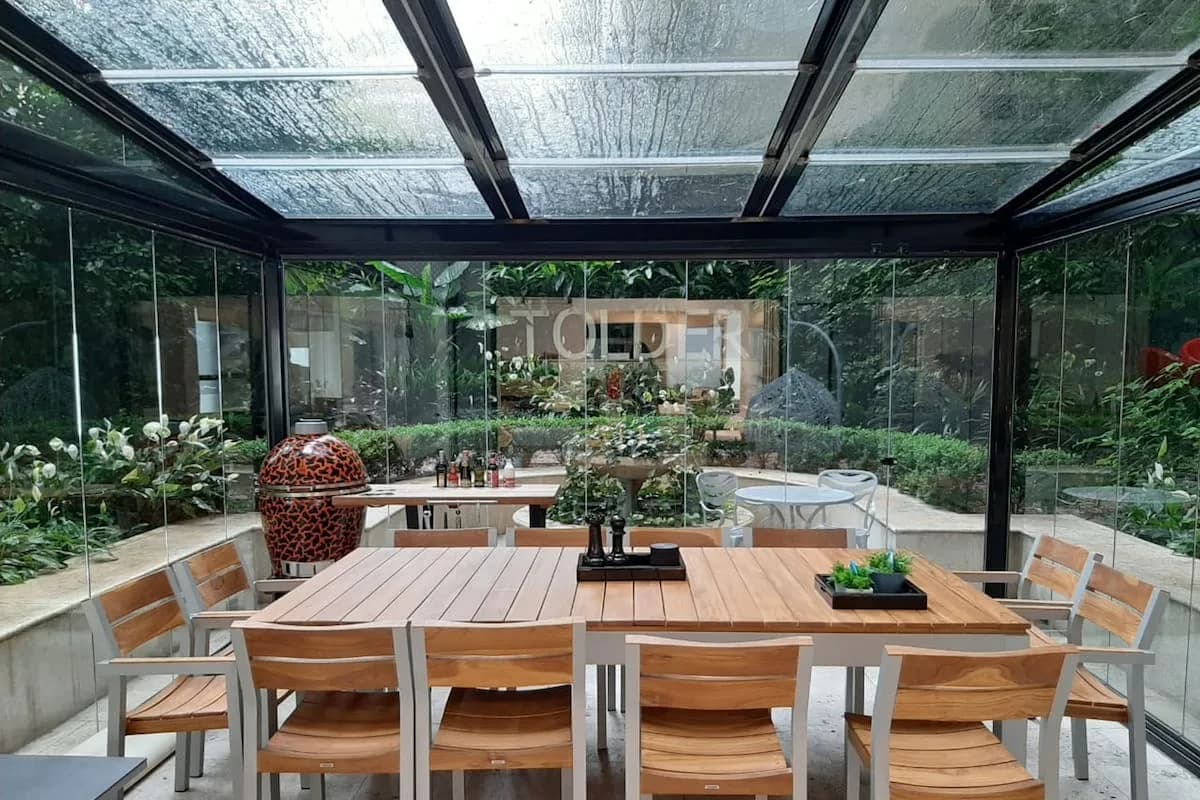 Cerramientos vidriados: cuánto cuesta armar un jardín de invierno