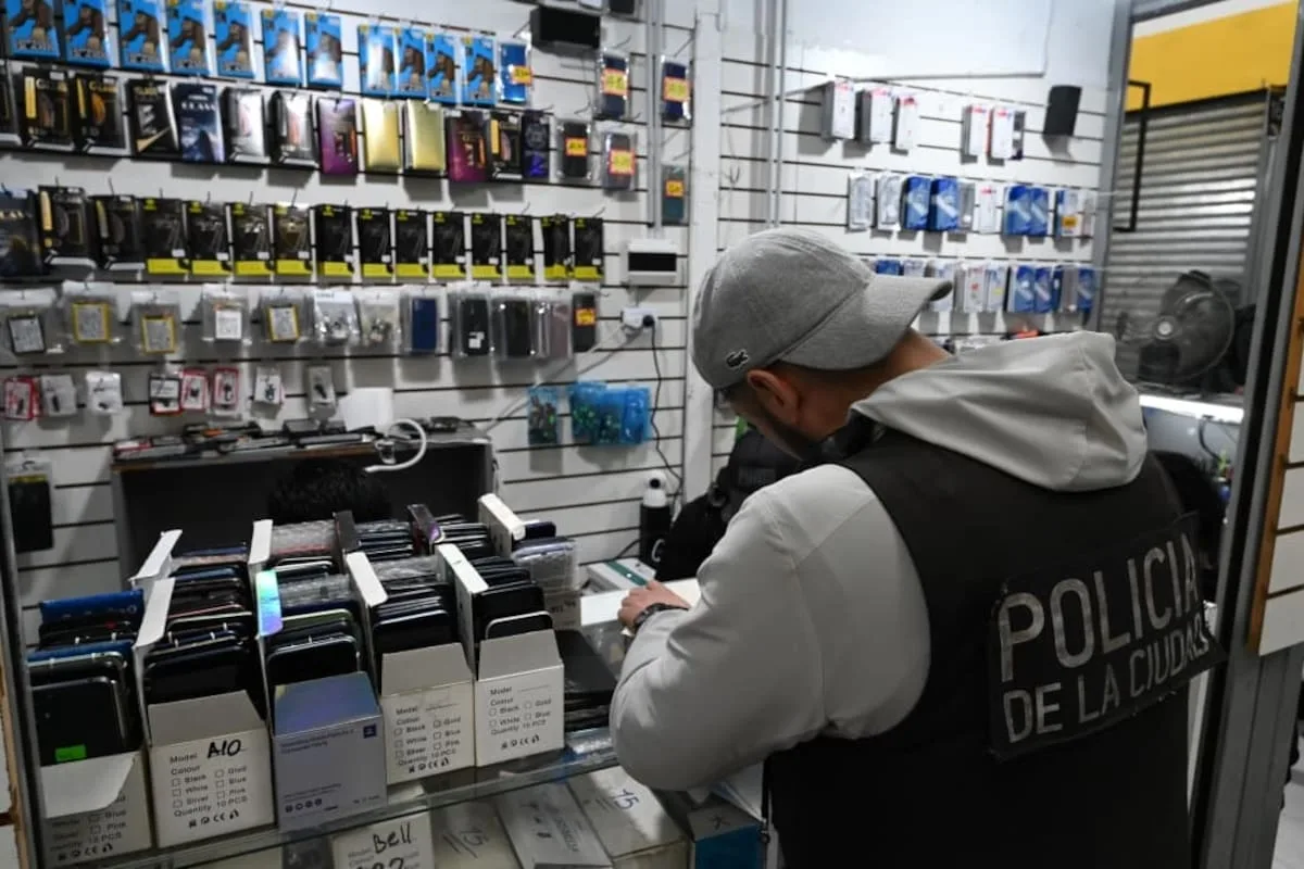 Desmantelaron una galería en La Matanza donde vendían celulares robados en recitales