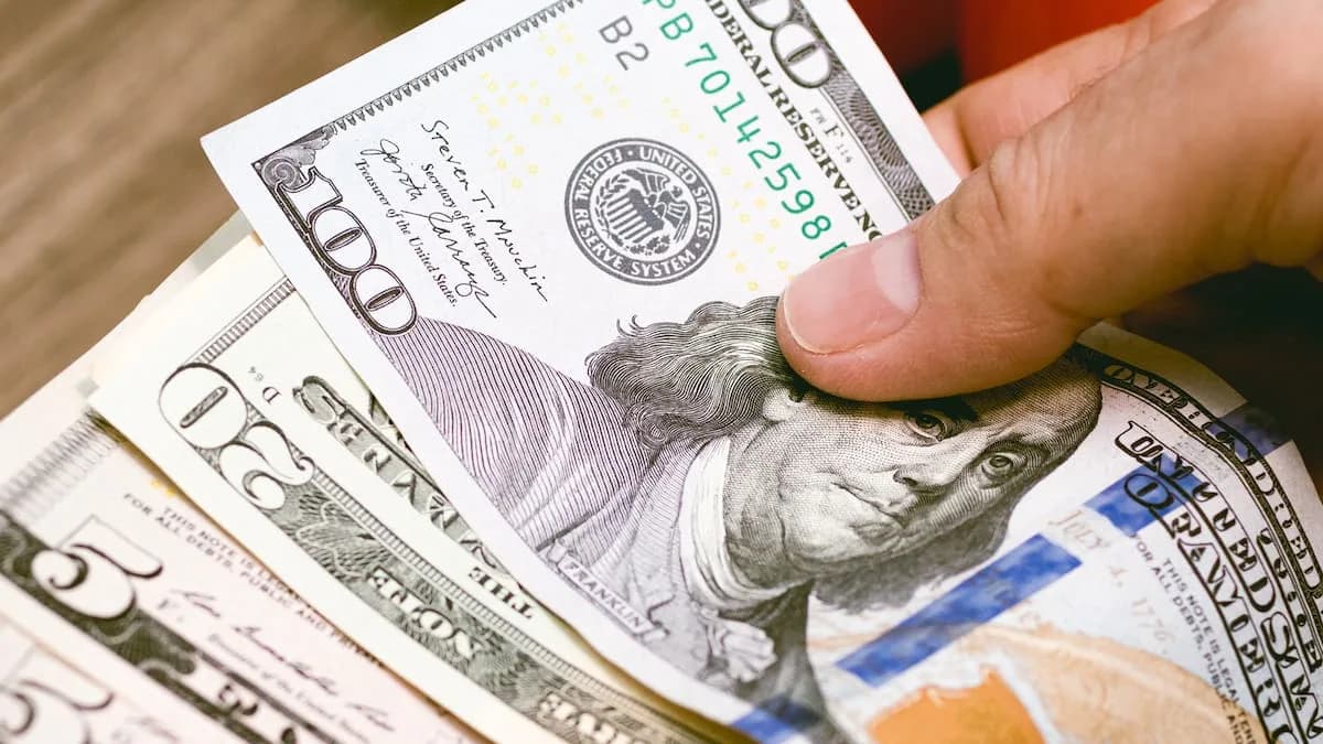 Dólar oficial y blue cierran parejos: cotización del martes 26 de mayo