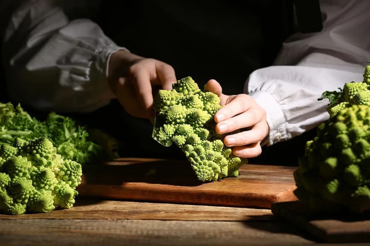 Romanesco: la verdura fractal repleta de nutrientes que funciona como arte comestible