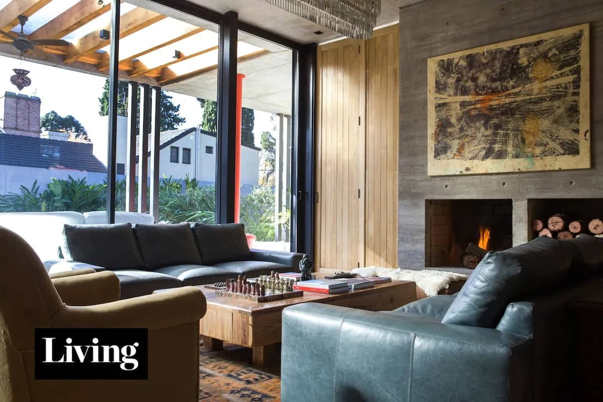Otoño en casa: luz, textiles y fuego para ambientes acogedores