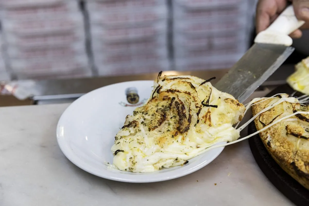 Diez pizzerías históricas se suman a la lista oficial de emblemáticas de Buenos Aires