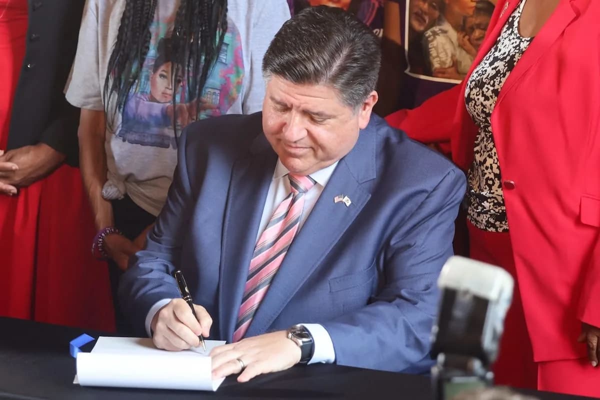 Illinois aprueba ley que protege a consumidores de aumentos sorpresivos en seguros