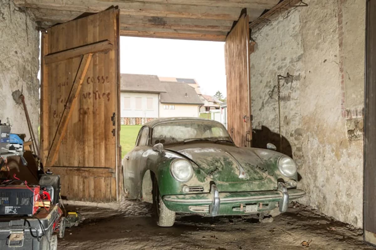 Hallan un Porsche 356 B abandonado 45 años en un granero suizo