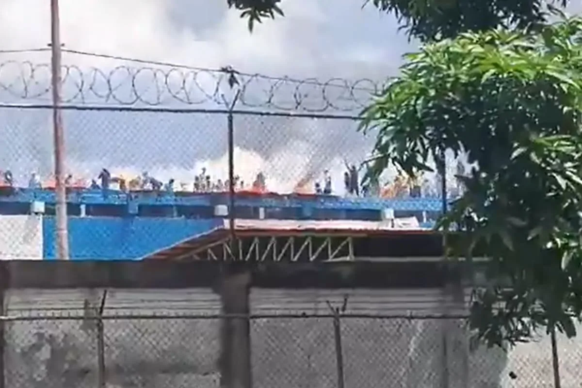 Motín en cárcel venezolana: presos denuncian torturas y disparan contra guardias