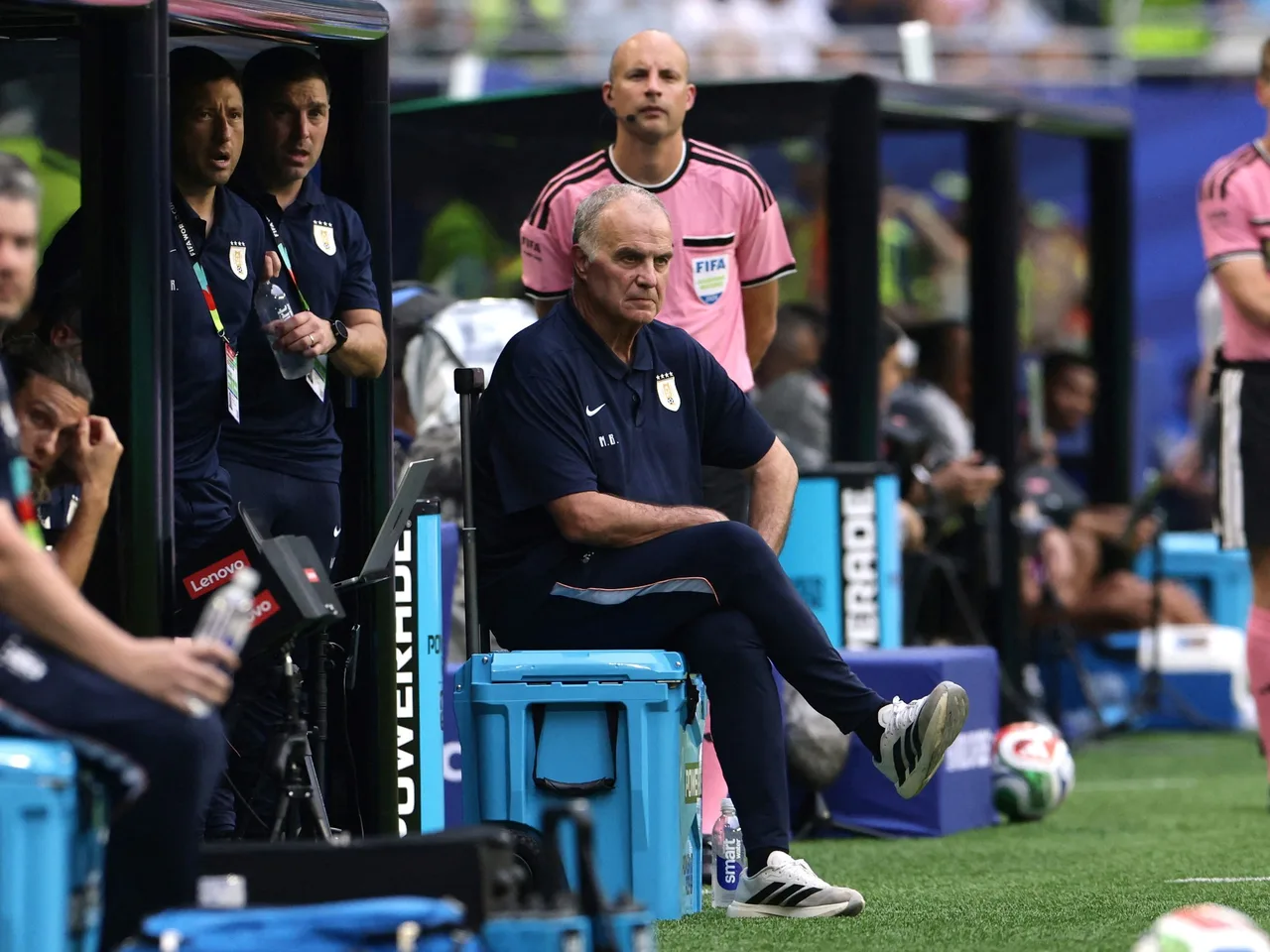 Marcelo Bielsa vivió nerviosamente el empate de Uruguay en el Mundial 2026