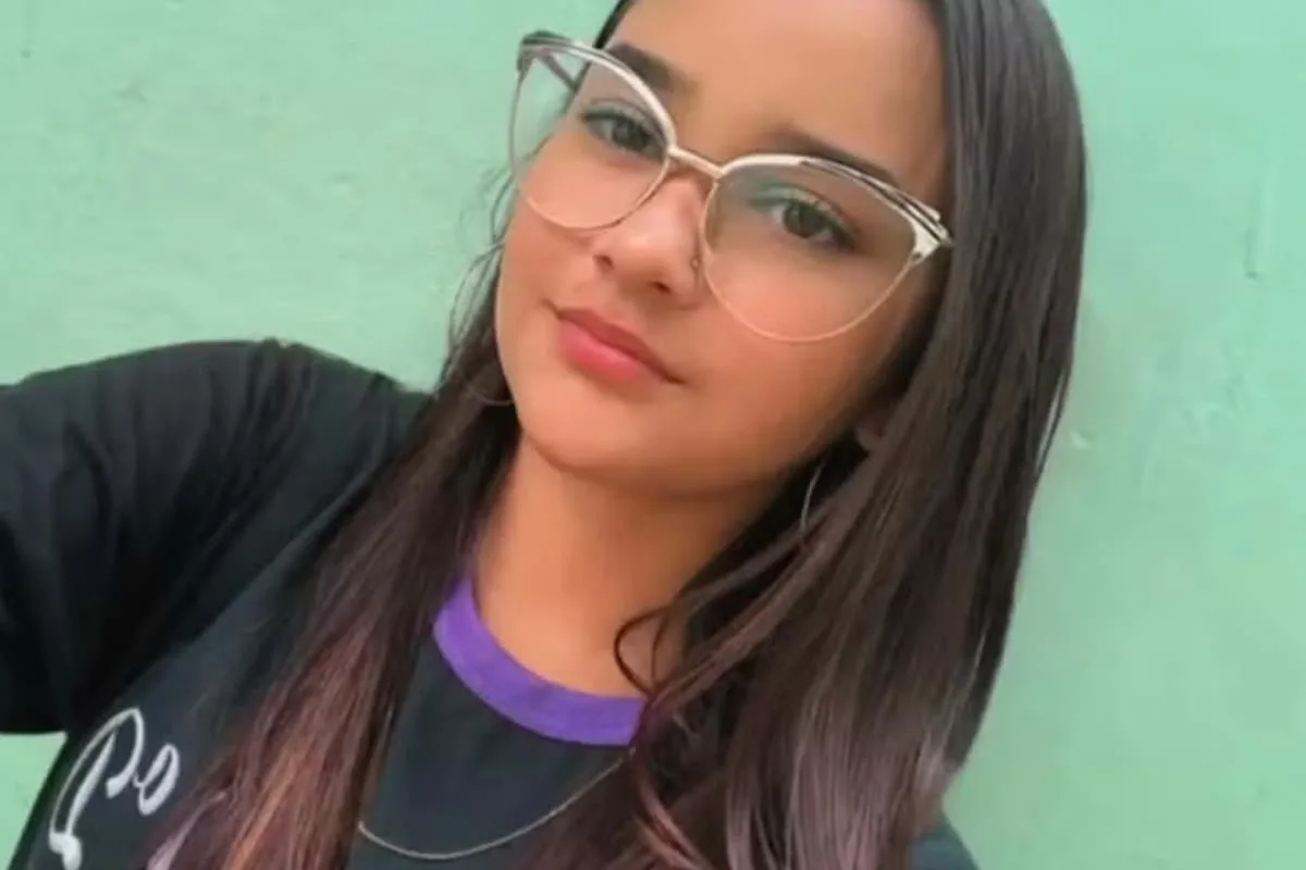 Tragedia en Brasil: joven de 16 años murió electrocutada mientras se planchaba el pelo